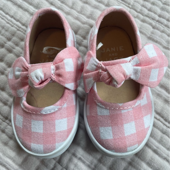Adorable pink and white Janie and Jack shoe - Picture 1 of 5